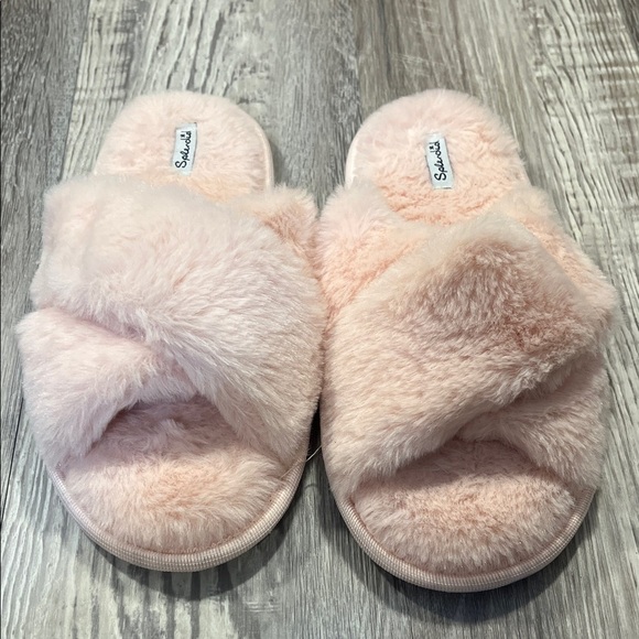 Splendid Shoes - Splendid Soft Pink Fuzzy Slippers new Sizes S/M
